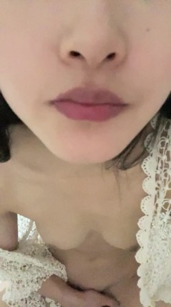 新骚货妹妹！表情淫骚！手指在骚逼上抠挖刺激阴核 截图13
