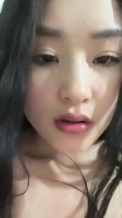 新骚货妹妹！表情淫骚！手指在骚逼上抠挖刺激阴核 截图16