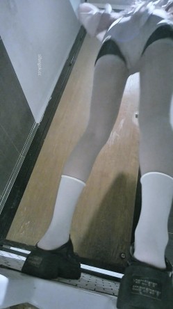酒吧女厕高清后拍单售精品系列 几个极品闺蜜一起上厕所老板娘的性感大屁股 截图3