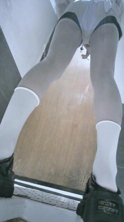 酒吧女厕高清后拍单售精品系列 几个极品闺蜜一起上厕所老板娘的性感大屁股 截图4