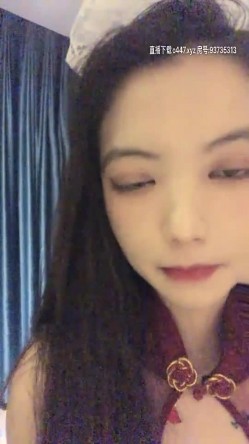 高颜值苗条妹子【安琪拉】洗完澡自摸掰穴，大黑牛震动一番再被炮友猛操 截图3