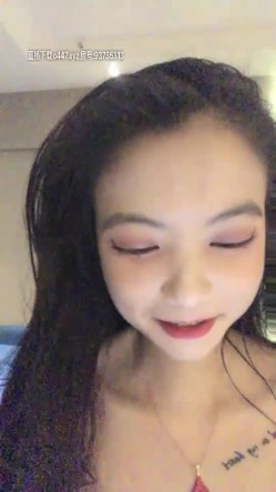 高颜值苗条妹子【安琪拉】洗完澡自摸掰穴，大黑牛震动一番再被炮友猛操 截图7