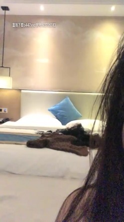 高颜值苗条妹子【安琪拉】洗完澡自摸掰穴，大黑牛震动一番再被炮友猛操 截图8