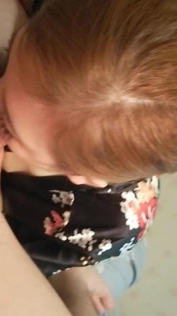 超级小骚货然然 全露脸 舔完小弟弟舔脚舒服死了 后入插入美臀叫床声非常带劲 叫床太骚啦 需要带上耳机 截图2