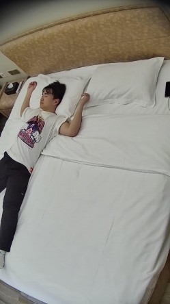 清纯小情侣大清早起来啪啪 圆润小翘臀坐在男友身上猛烈冲击 截图1