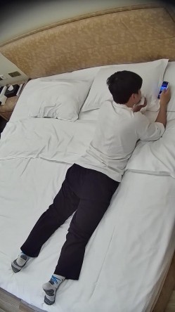 清纯小情侣大清早起来啪啪 圆润小翘臀坐在男友身上猛烈冲击 截图3