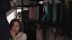 URE-097 FA●ZA同人総売上12万DL越え！！ 原作:clone人間 NTRミッドナイトプール 高学歴美熟女の壮絶アクメ連発を過激に描いた狂宴作品がついに実写化！！ 篠田ゆう 截图13