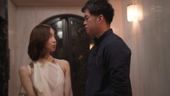 URE-097 FA●ZA同人総売上12万DL越え！！ 原作:clone人間 NTRミッドナイトプール 高学歴美熟女の壮絶アクメ連発を過激に描いた狂宴作品がついに実写化！！ 篠田ゆう 截图16