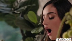 Vixen.20.04.17.Emily.Willis.And.Gianna.Dior.XXX.1080p.MP4-KTR[XvX] 截图3