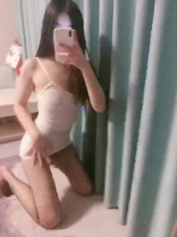 露脸才是王道！高颜长腿极品身材外围绿茶婊【琳琳子】福利~洗澡紫薇足交啪啪你的女神有钱人的母狗 截图7