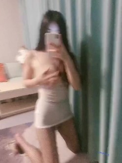 露脸才是王道！高颜长腿极品身材外围绿茶婊【琳琳子】福利~洗澡紫薇足交啪啪你的女神有钱人的母狗 截图15
