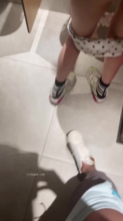 推特泡良大神，【小二先生_创可贴】，露脸，学生妹带到商场男厕所，无套内射，太刺激 截图3