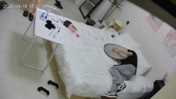 酒店偷拍女网红拍jk到包臀的转场视频的拍摄途中被摄影师狂操几次 截图6