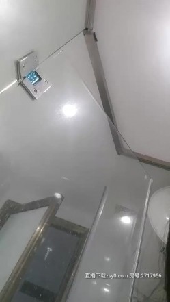 吃掉甜甜圈大白美乳妹子大黑牛自慰诱惑，特写大黑牛头部插入掰穴手指扣弄 截图15