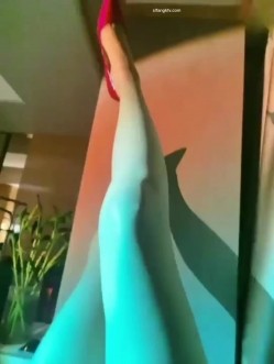 最新流出秀人网波霸尤物女模极品名媛【田冰冰】珍贵大胆私拍 露脸露逼水晶J8黑人般大J8紫薇潮吹~炸裂 截图6