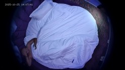 情趣酒店高清偷拍 光头社会男和女友开房玩的花舔脚捆绑花式做爱 截图1