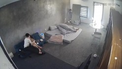 黑客破解家庭网络摄像头偷拍住毛坯房的年轻情侣疯狂做爱有时一天做爱几次 截图5
