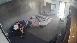 黑客破解家庭网络摄像头偷拍住毛坯房的年轻情侣疯狂做爱有时一天做爱几次 截图9