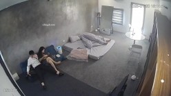 黑客破解家庭网络摄像头偷拍住毛坯房的年轻情侣疯狂做爱有时一天做爱几次 截图12