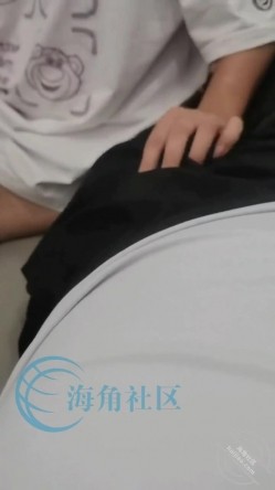 乱伦大神【梦想是母姨双飞】，在小姨闺蜜家小姨给我口 截图4