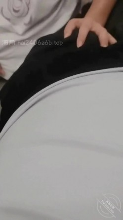 乱伦大神【梦想是母姨双飞】，在小姨闺蜜家小姨给我口 截图6