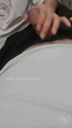 乱伦大神【梦想是母姨双飞】，在小姨闺蜜家小姨给我口 截图8