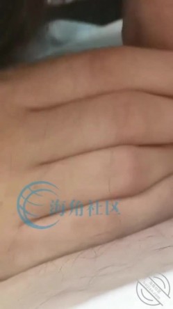 乱伦大神【梦想是母姨双飞】，在小姨闺蜜家小姨给我口 截图13