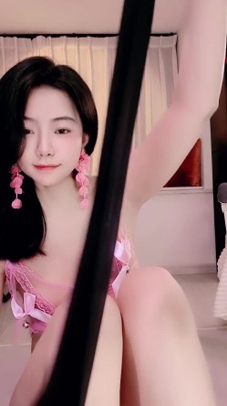 校花兼职【猫猫】超高颜值 完美身材 长腿大屁股 捆绑乳夹 自慰双插 狂喷1米高 截图4