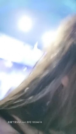 露脸小骚妹模样挺清纯奶子巨无霸一只手揉不过来，喜欢舔弄鸡巴享受小哥的舔逼服务，主动上位呻吟表情很骚 截图9