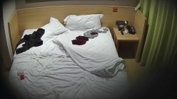 酒店摄像头高清偷拍健身猛男和身材不错的苗条富姐开房操逼干的次数虽然多可惜每次时间都很短 截图3