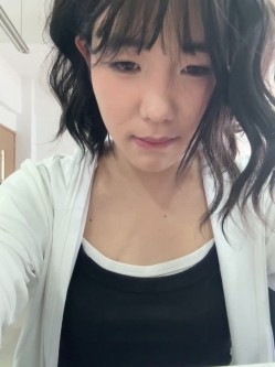 ️极品反差甜妹【lucy2027】表情非常可爱的学生妹趁着没人在教室和厕所自慰 截图7