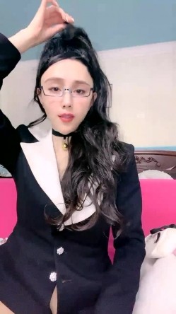 骚逼少妇【一支酸奶】好身材大长腿,裸舞诱惑,天生足交圣体,大尺度掰逼诱惑 截图1
