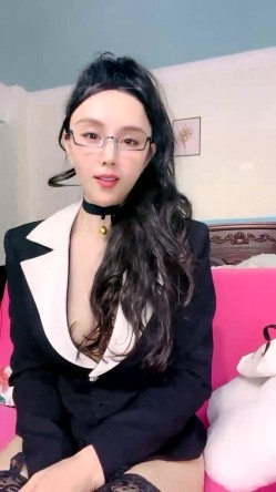 骚逼少妇【一支酸奶】好身材大长腿,裸舞诱惑,天生足交圣体,大尺度掰逼诱惑 截图4