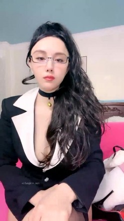骚逼少妇【一支酸奶】好身材大长腿,裸舞诱惑,天生足交圣体,大尺度掰逼诱惑 截图7