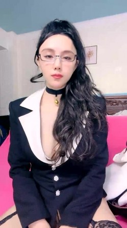 骚逼少妇【一支酸奶】好身材大长腿,裸舞诱惑,天生足交圣体,大尺度掰逼诱惑 截图8