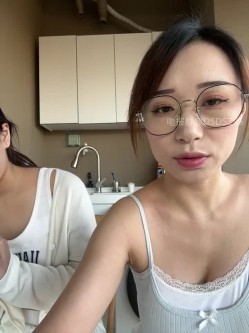 ️清纯主播【202509yoyo】表姐带着表妹下海直播、在线教口活、练习做爱姿势 截图3