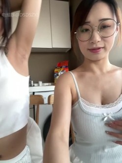 ️清纯主播【202509yoyo】表姐带着表妹下海直播、在线教口活、练习做爱姿势 截图9