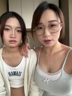️清纯主播【202509yoyo】表姐带着表妹下海直播、在线教口活、练习做爱姿势 截图16