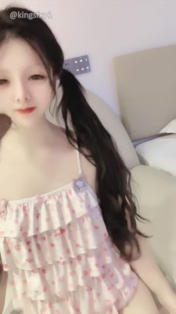【1点萝】 纯天然白虎学妹 粉乳粉穴 道具抽插骚穴浪叫呻吟表情销魂 美到让你鸡巴翘起 无法表达的美 截图1