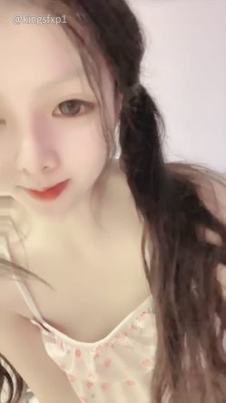 【1点萝】 纯天然白虎学妹 粉乳粉穴 道具抽插骚穴浪叫呻吟表情销魂 美到让你鸡巴翘起 无法表达的美 截图3