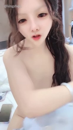 【1点萝】 纯天然白虎学妹 粉乳粉穴 道具抽插骚穴浪叫呻吟表情销魂 美到让你鸡巴翘起 无法表达的美 截图7