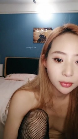 疯狂推荐！【蜜桃cc】新下海女神长得不错,性感网袜美腿~挺优质~被干废了~双洞齐开~狂撸 截图12