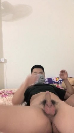健壮老哥【国外操逼】约了个大屁股短发熟女，舔硬直接开干后入骑乘上下套弄，很是诱惑不要错过 截图2