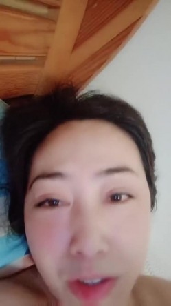 熟女大姐 你是不是不喜欢我怎么软了坏蛋 在家69吃鸡舔逼 上位骑乘 小伙有点紧张 振动棒插骚穴大姐受不了 截图8