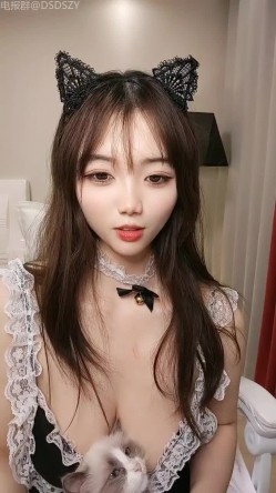️极品福利姬【糕迩】超大奶直播视频福利 截图1