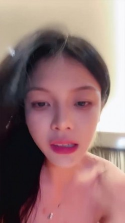 【02年表姐】高颜校花 黑丝大长腿 模特身材 美乳翘臀 道具自慰 无套啪啪 吃鸡骑乘 揉奶 截图16