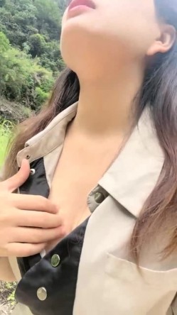 村花的快乐田园生活，【甜甜小少妇】，抖音没做起来，就到乡村小道旁，跳蛋塞穴，紧张刺激又爽到喷水 截图6