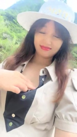 村花的快乐田园生活，【甜甜小少妇】，抖音没做起来，就到乡村小道旁，跳蛋塞穴，紧张刺激又爽到喷水 截图8