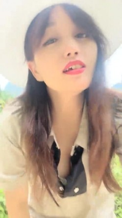 村花的快乐田园生活，【甜甜小少妇】，抖音没做起来，就到乡村小道旁，跳蛋塞穴，紧张刺激又爽到喷水 截图9