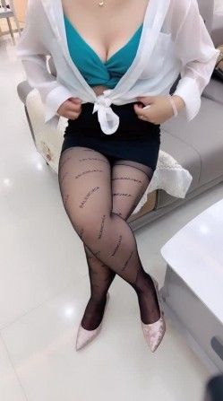 家中勾搭小嫂子，对白精彩刺激，无情大屌无套快乐狂操征服！ 截图3